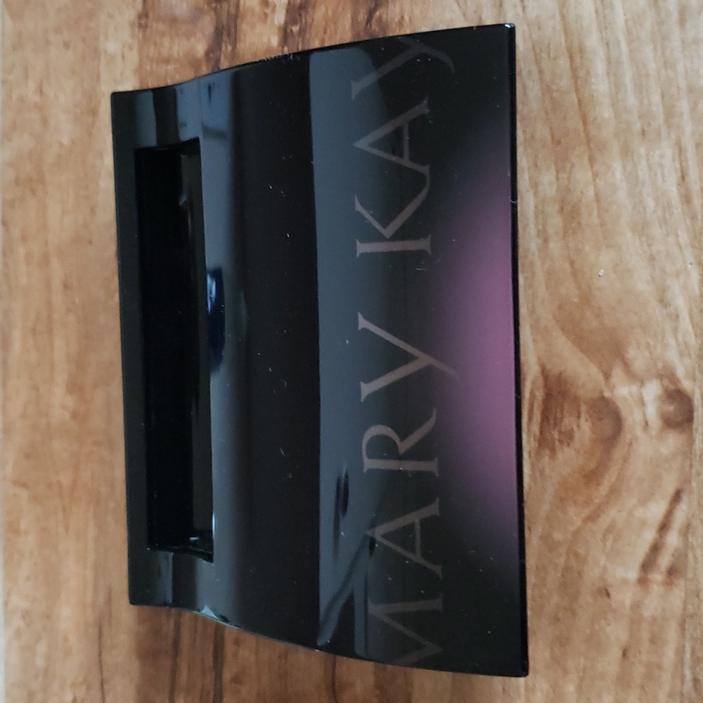 Mary Kay Compact - Picture 4 of 7